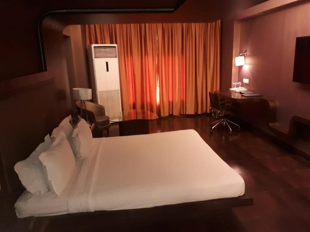 Cocoon Luxury Business Hotel Дханбад Экстерьер фото